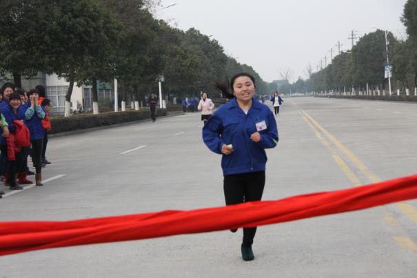 隨風奔跑自由是方向 追逐雷和閃電的力量